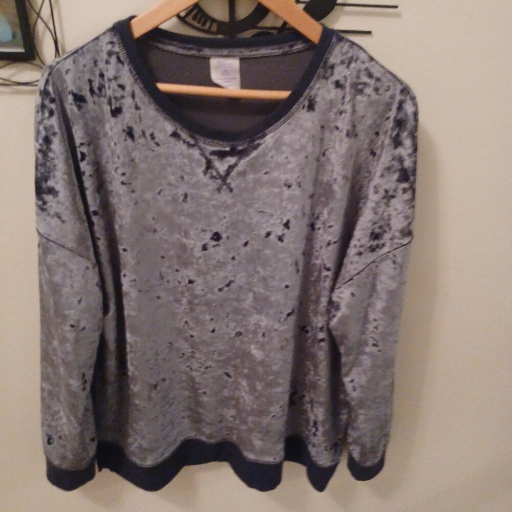 Secret Treasures Silver/Grey Crew Neck Long Sleeve Velour like Top Large